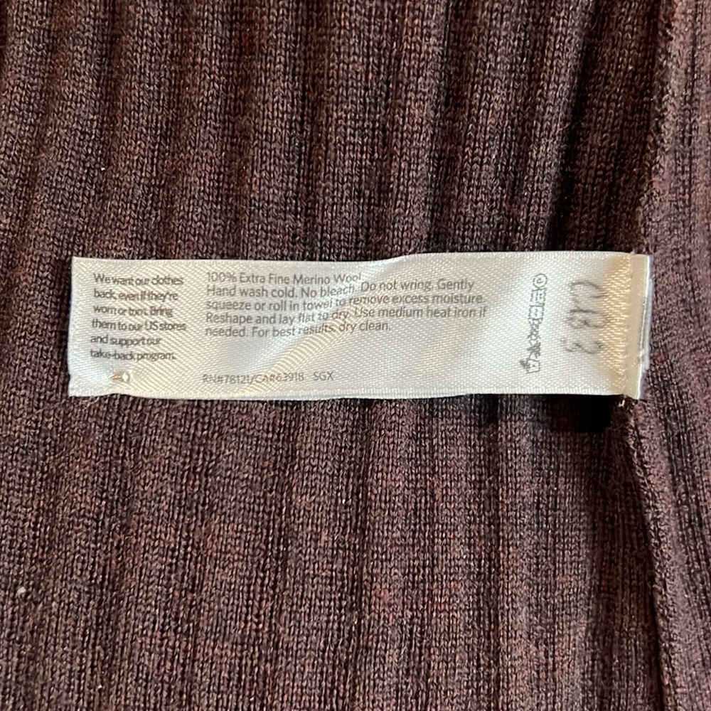 100% Extra Fine Merino Wool Purple Ribbed Sweater - Picture 4 of 4